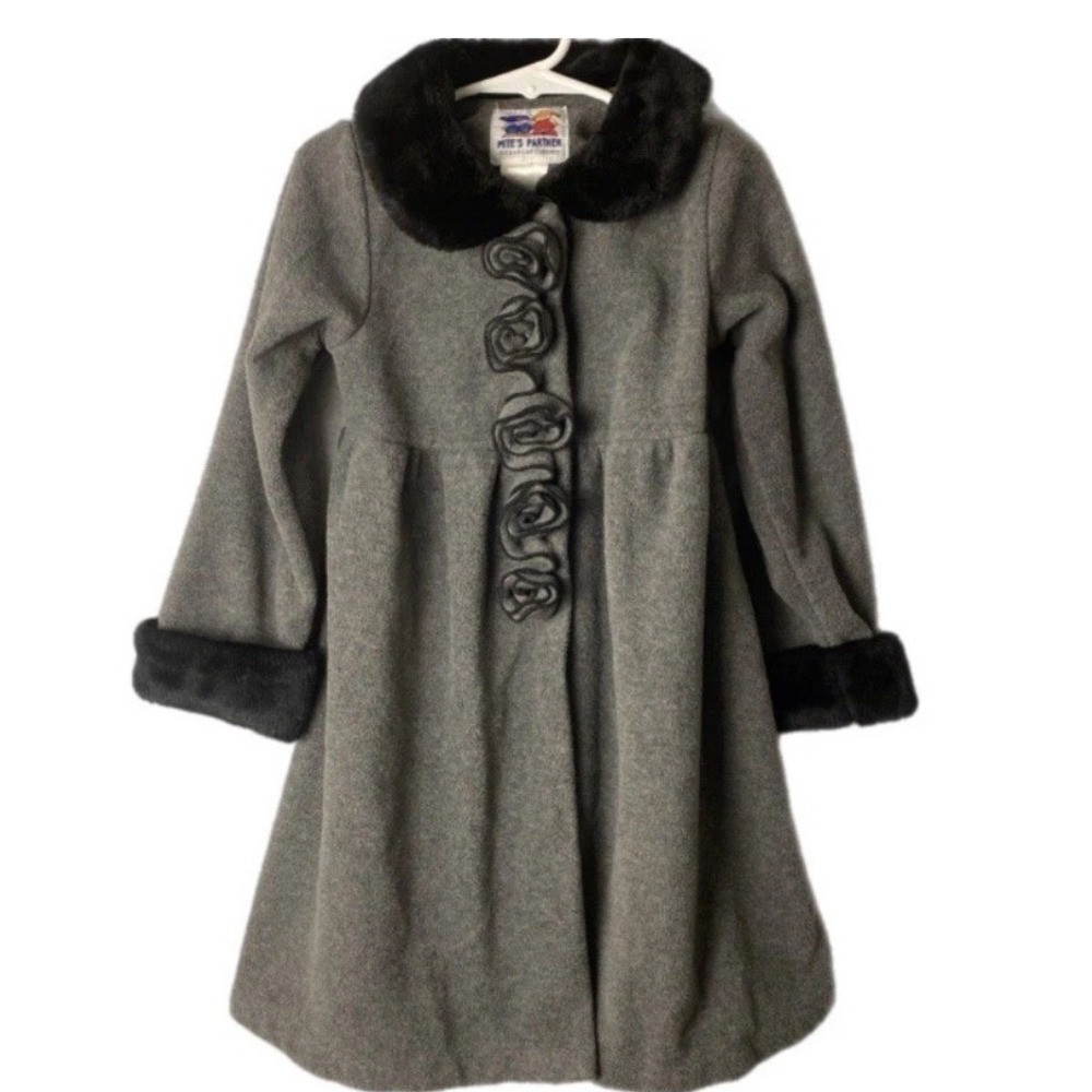 Pete's Partner Fleece Coat Kids 5/5 Gray Faux Fur Collar Rosette Trim Dress Coat